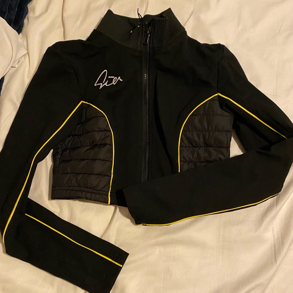 Never worn IAMGIA Luna zip top!